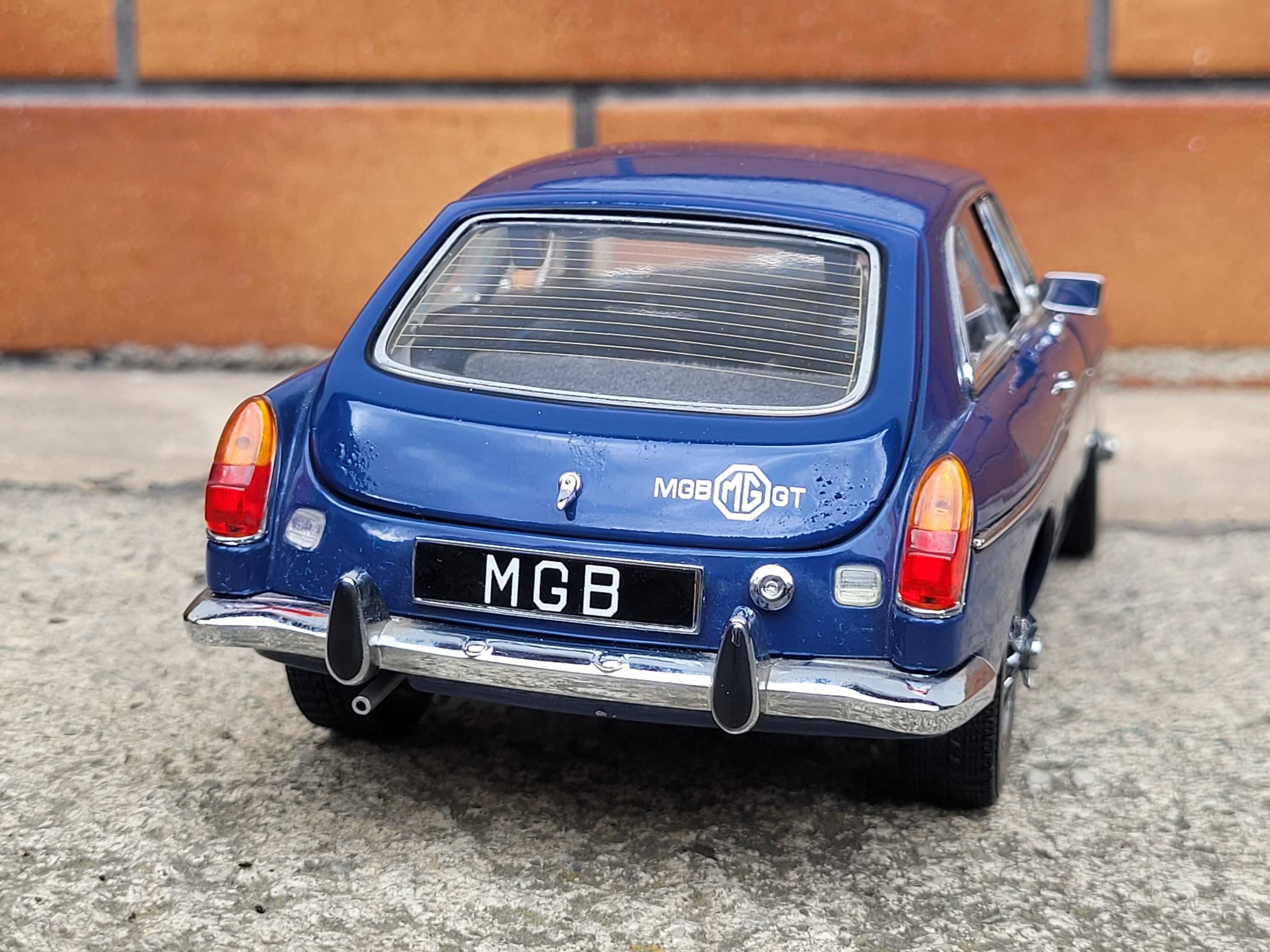 Kolekcja modeli 1:18 MG MGB GT Revell Unikat