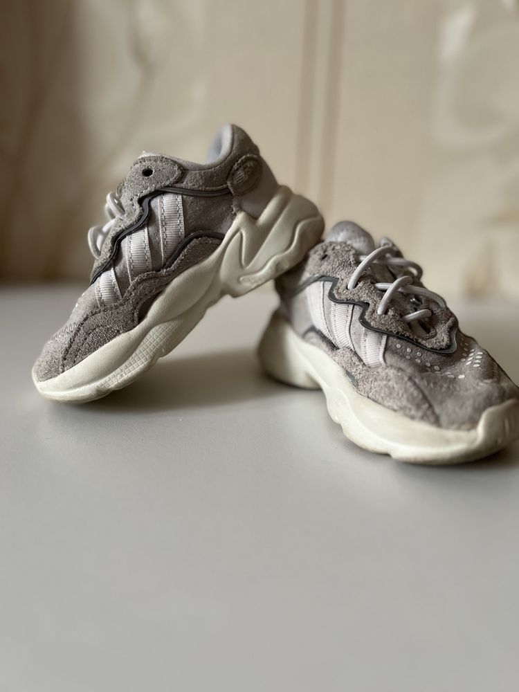 Кросівки adidas ozweego , 22 р.