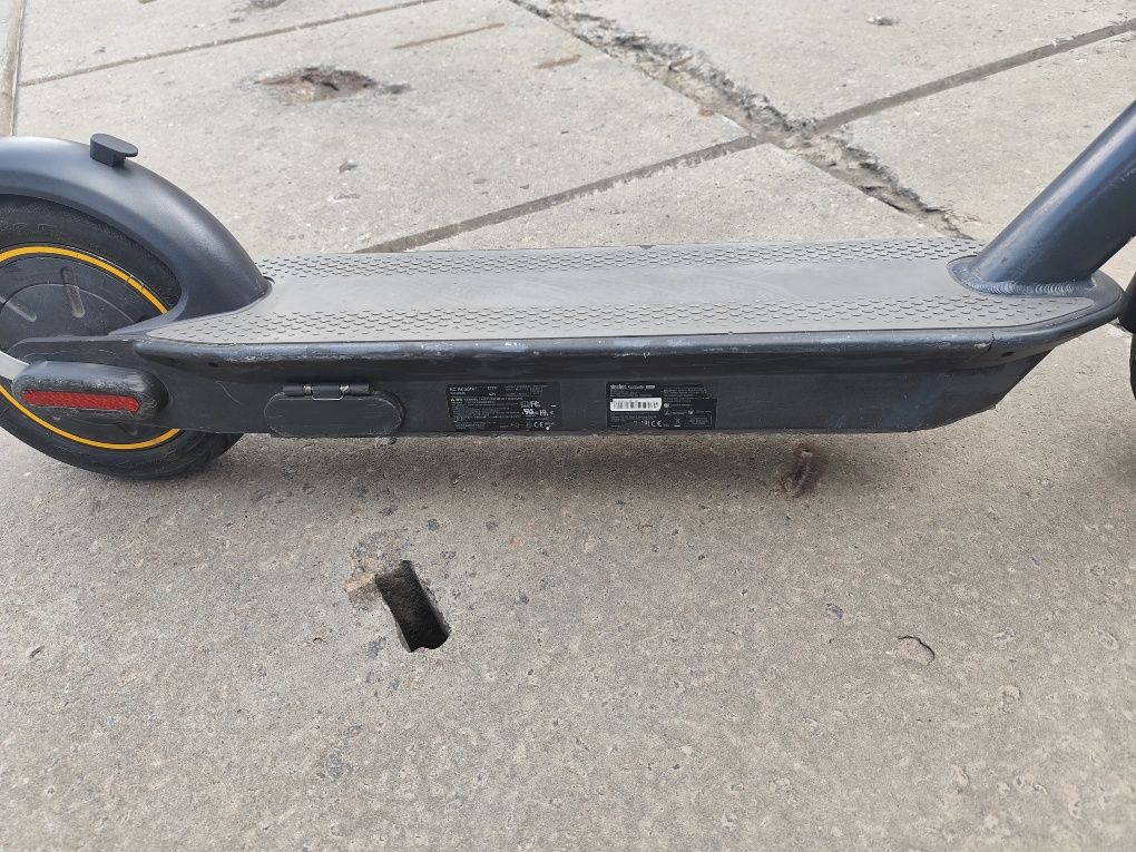 Ninebot max g30 електросамокат