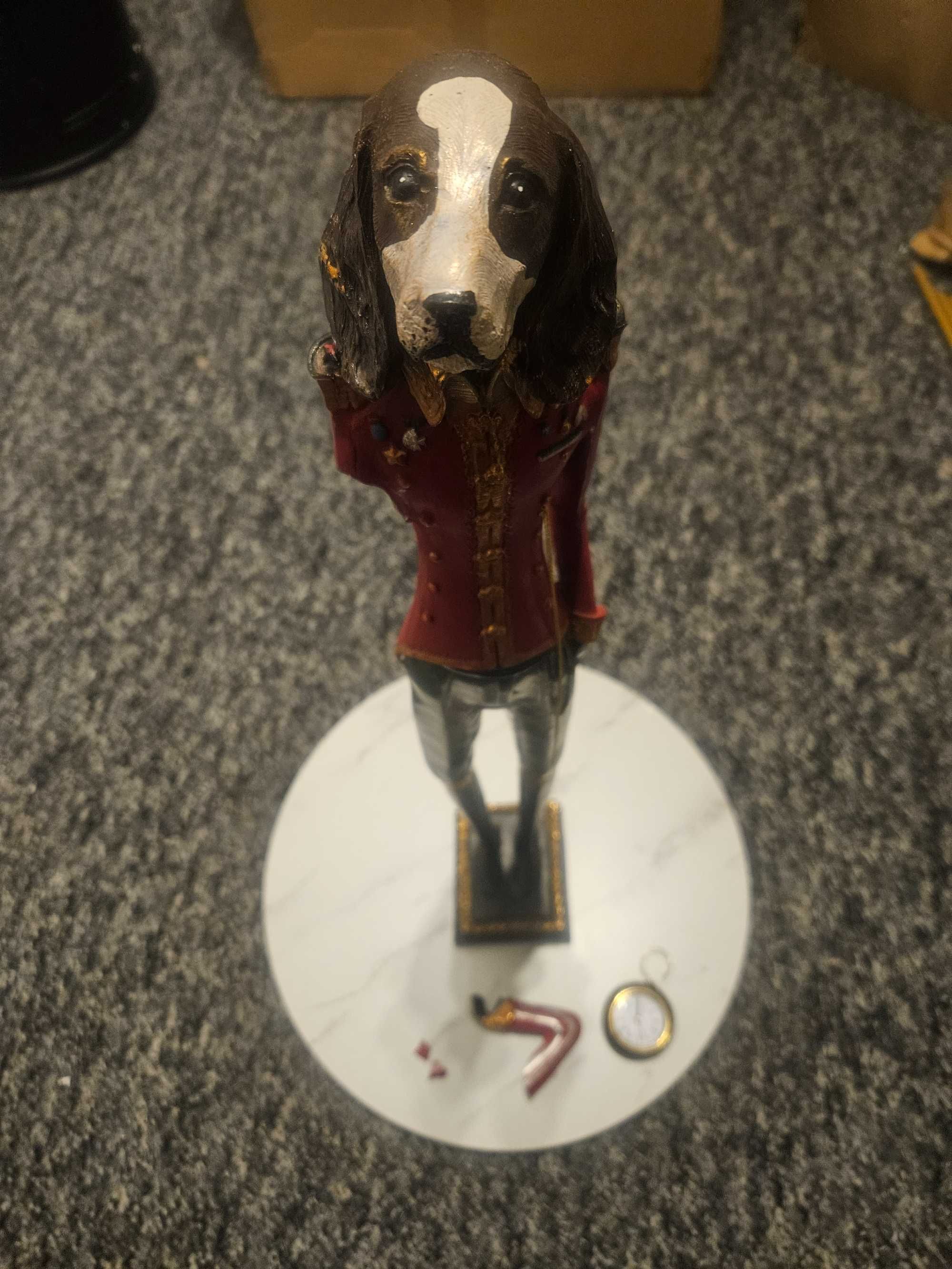 Kare Designerski Zegar Stołowy Gentleman Dog, 65 x 13 x 11 cm