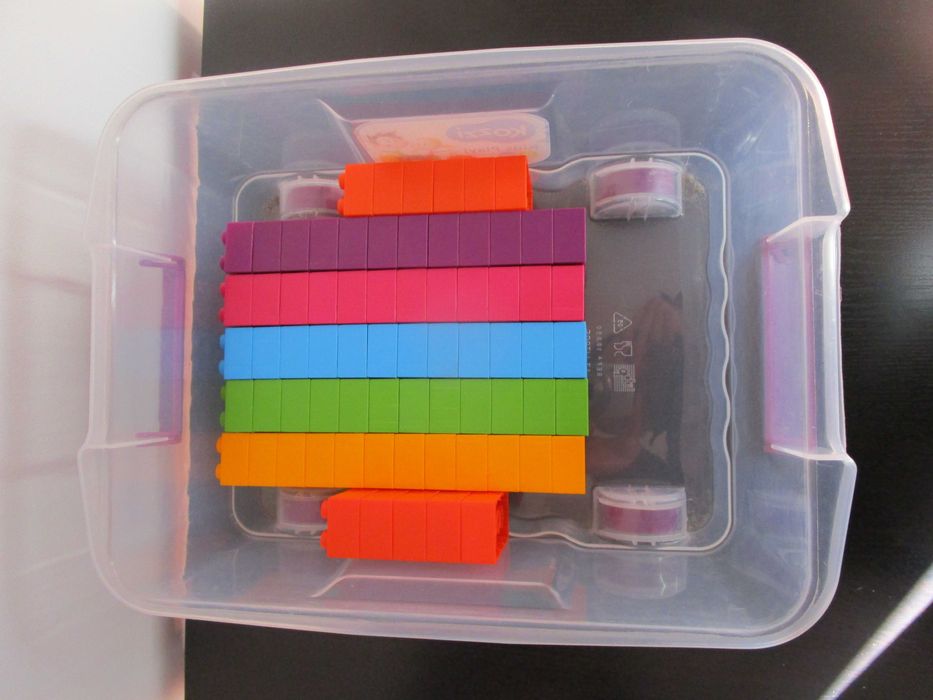 Vendo conjunto de "legos" / blocos de construção c/ 235 peças da Kozzi