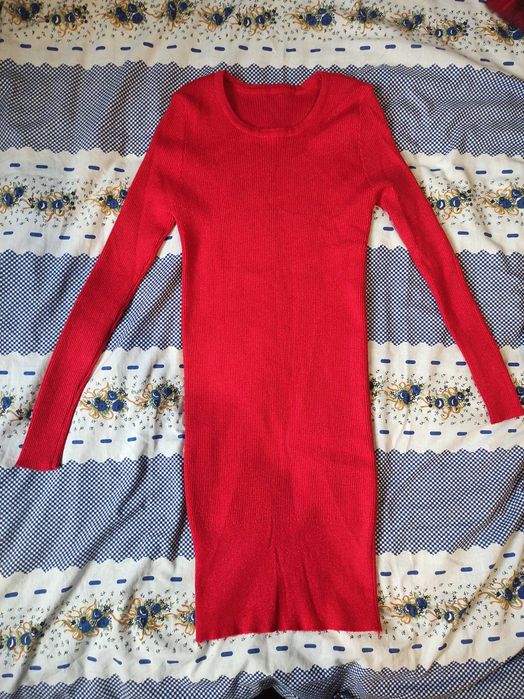 Сукня червона облягаюча