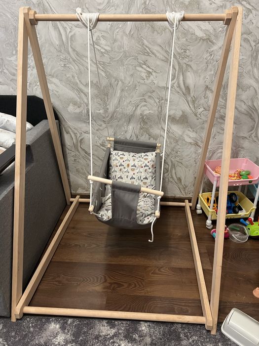 Гойдалка гамак на стійці вдома