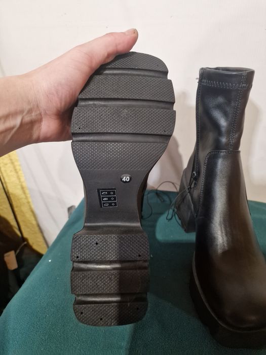 Noww Sinsay buty na obcasie roz,40,buty za kostkę skóra