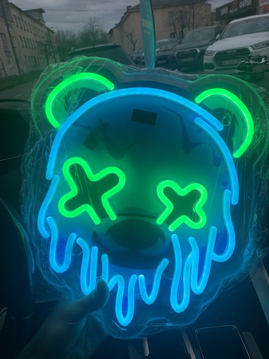 Неонова вивіска ведмідь