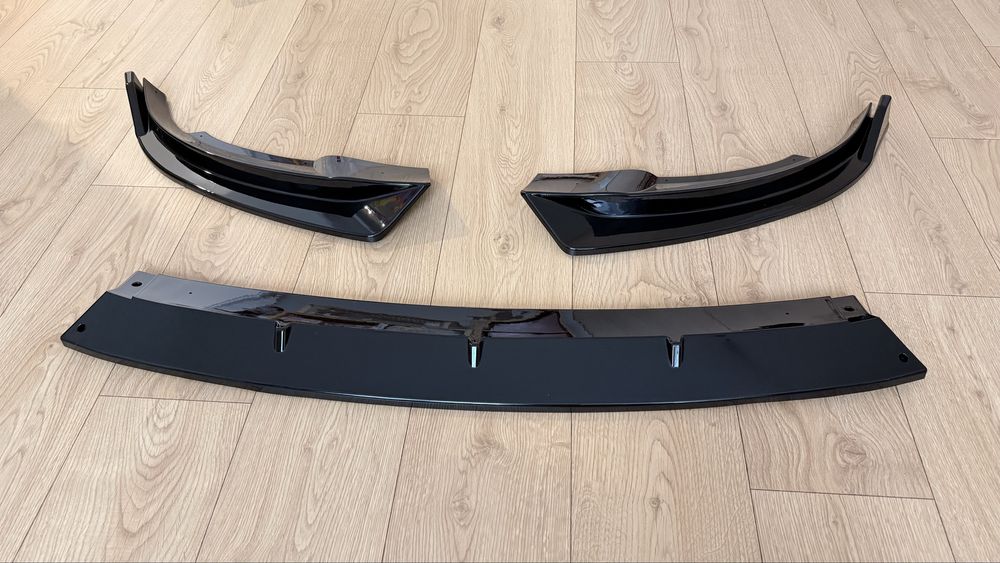Губа, сплітер переднього бампера чорний глянець Tesla модел Y