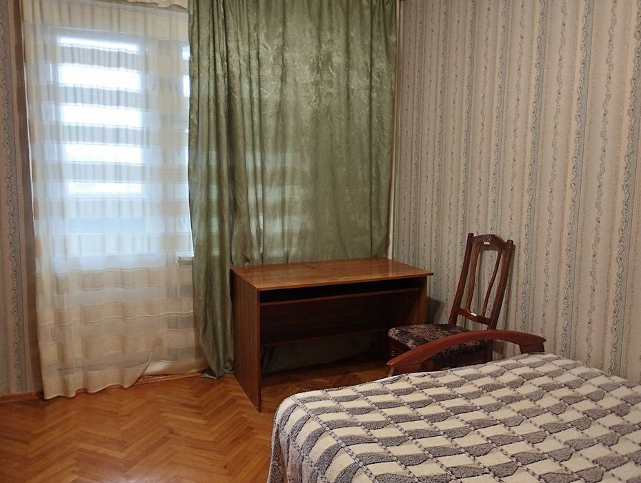 м.Позняки.Комната  под ключ  БЕЗ ХОЗЯЕВ  для  девушки  ул.Мишуги 7