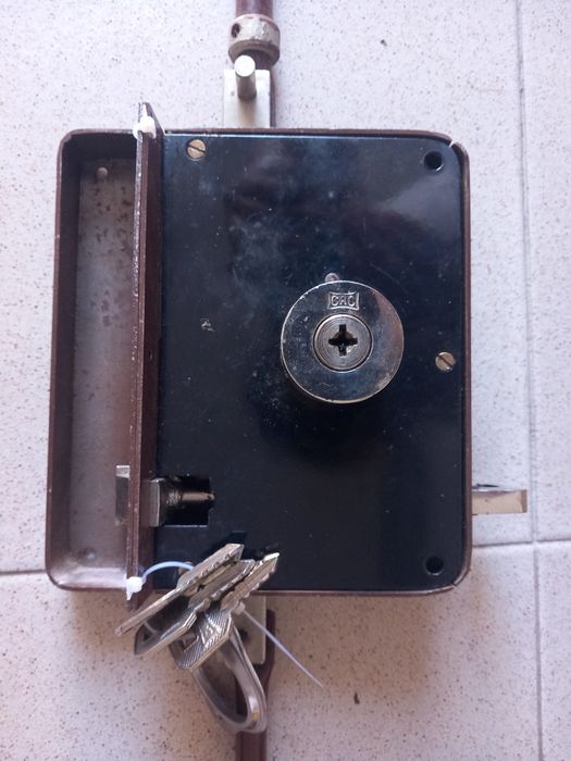 Fechadura com 2 trancas