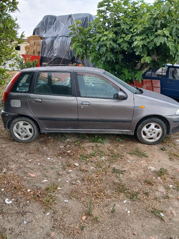Fiat punto AVARIADO