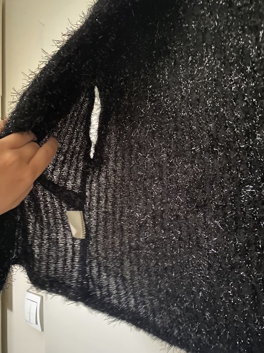 Czarna kamizelka bolerko puchate eleganckie ze srebrną nitką