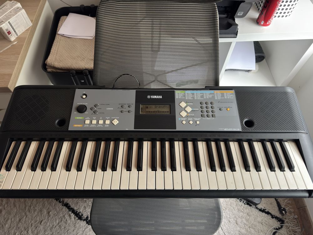 Piano/teclado eletrico Yamaha PSRE233