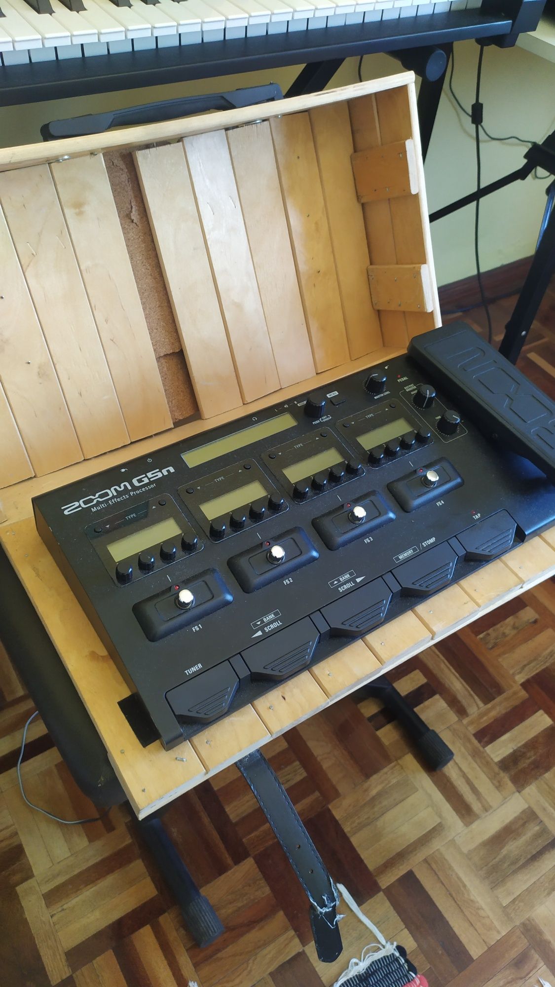 Pedaleira guitarra Zoom G5n + Case artesanal