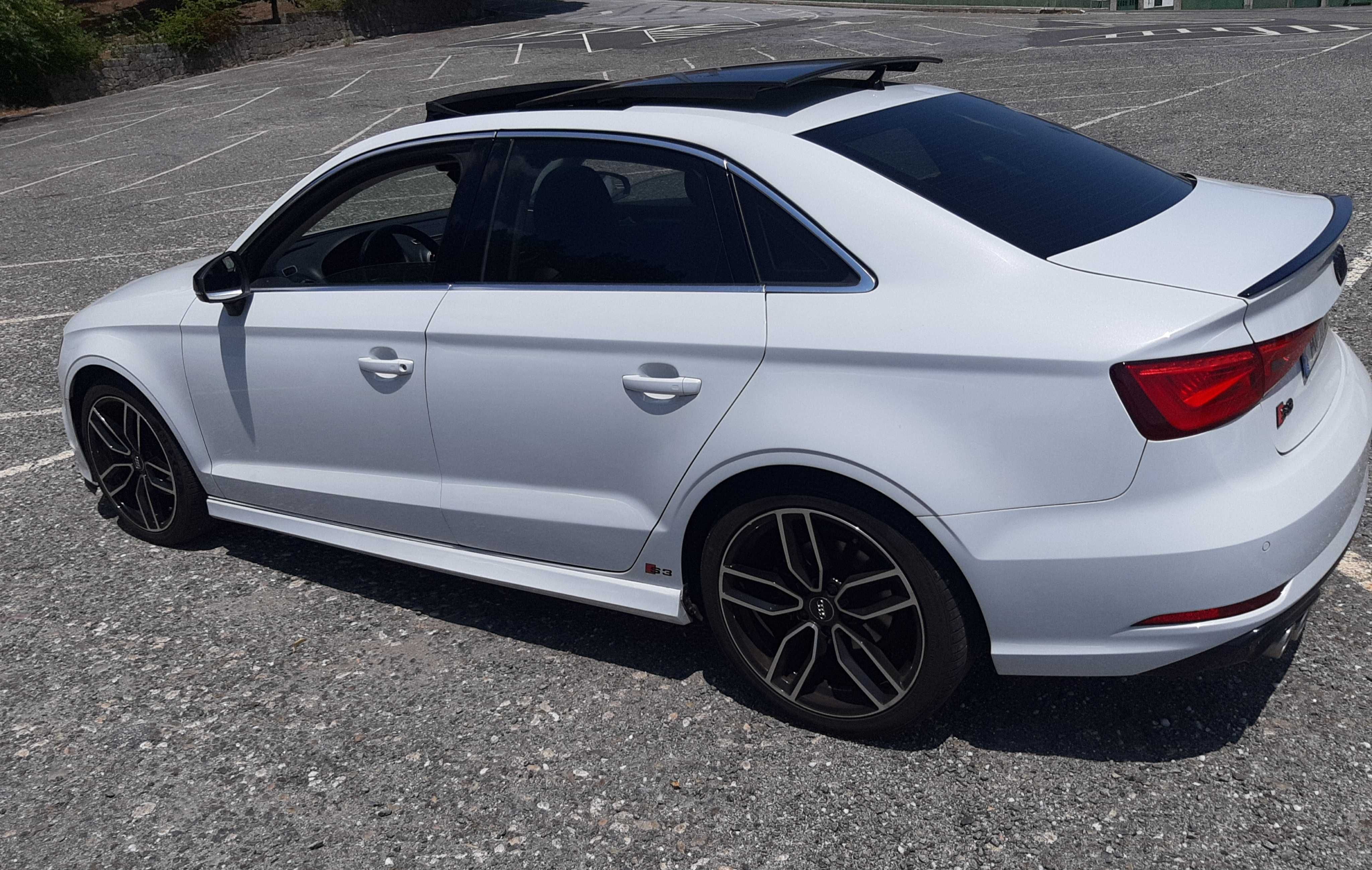 Audi A3 Limousine 2.0 TDI S-Line com o Look do S3