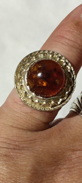 Posrebrzane pierścionki z bursztynem z PRL-u