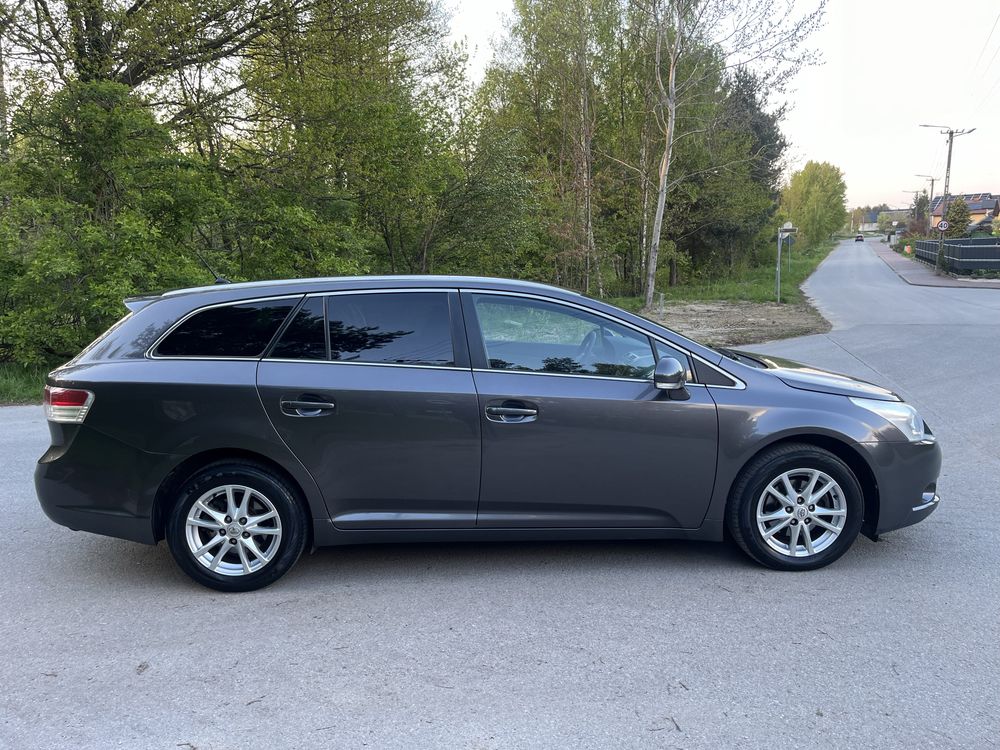 Toyota Avensis 2.0D4D 126KM Premium #Kamera cofania #Bezwypadkowy!