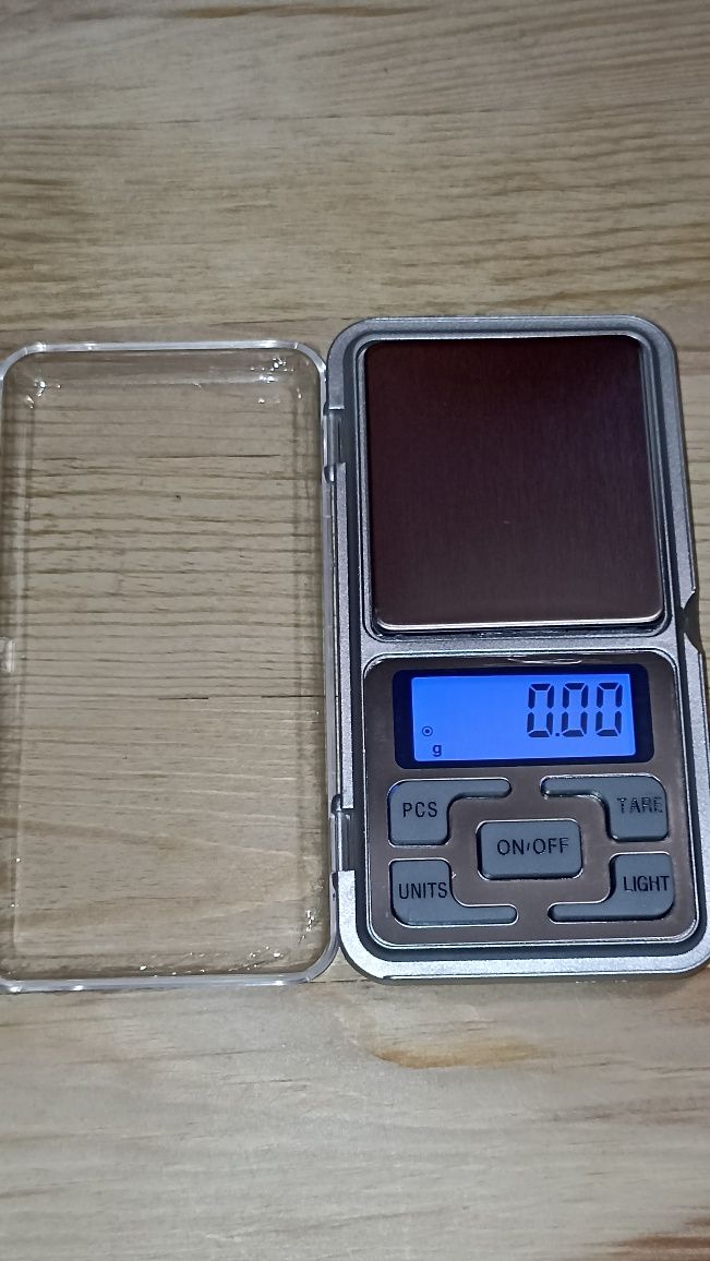 Ваги  ювелірні. От 0.01 гр. до 500 гр. Та є 0.01 до 300 гр.