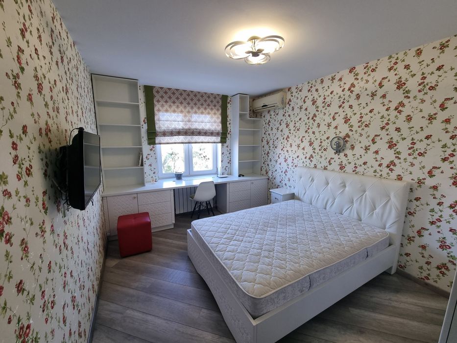 Шикарна 3к з ремонтом та  видом на Дніпро, Сонячна набережна.  ТОРГ!