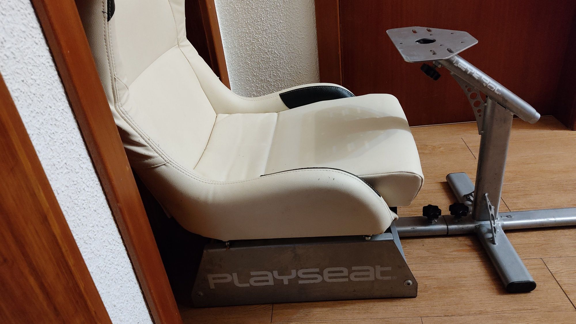 Playseat evolution branco Cockpit simracing Logitech Thrustmaster game