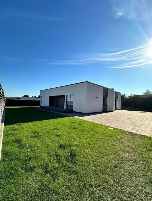 Новий будинок у престижному котеджному містечку