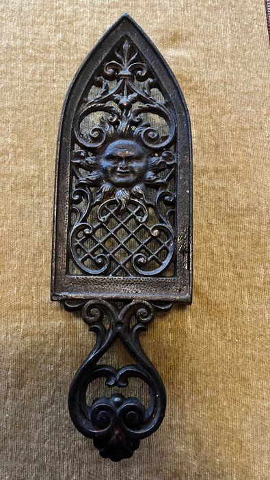 żeliwna podstawka pod żelazko