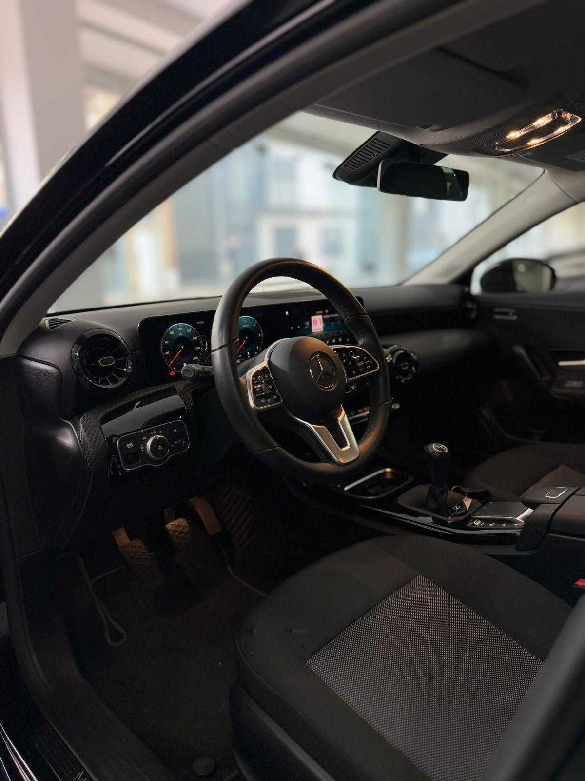 MERCEDES-BENZ A180d (Só com 71 059 km)