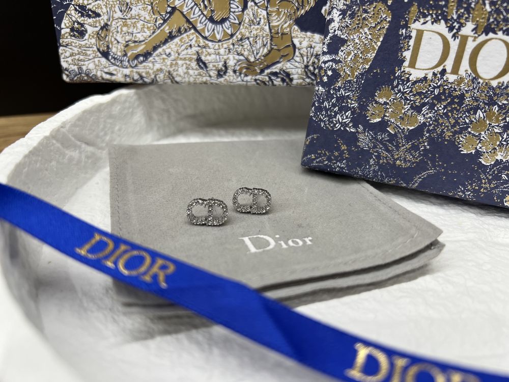 Kolczyki Dior (dior studs)