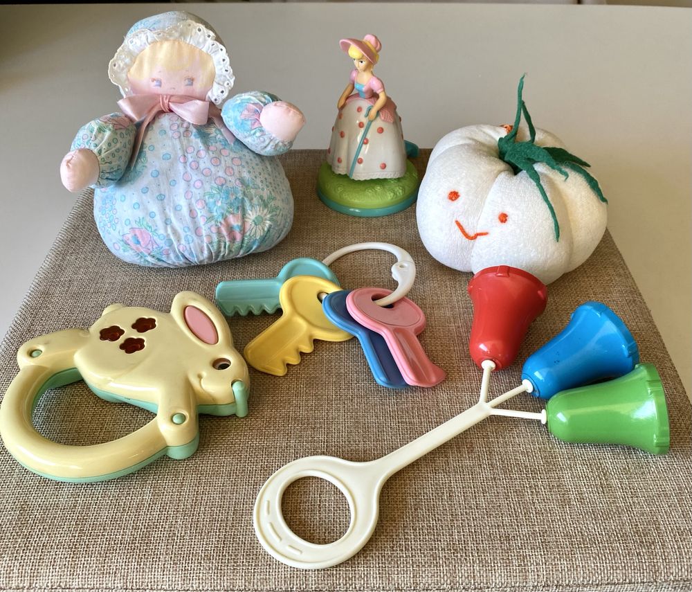 Conjunto de brinquedos para bebé Jacadi e Chicco.