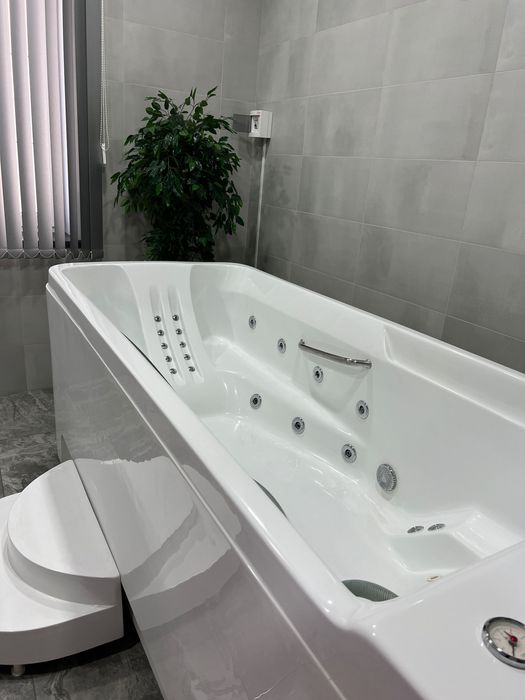 Гідромасажна ванна