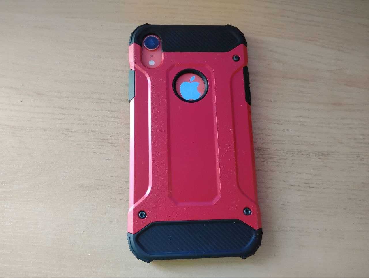 Czerwony iPhone XR z czerwonym etui (zablokowany)