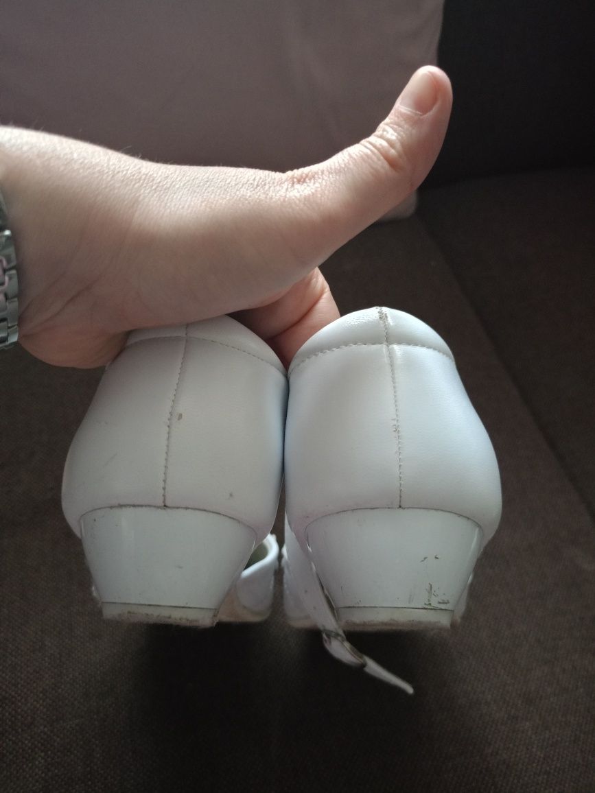 Buty komunijne białe