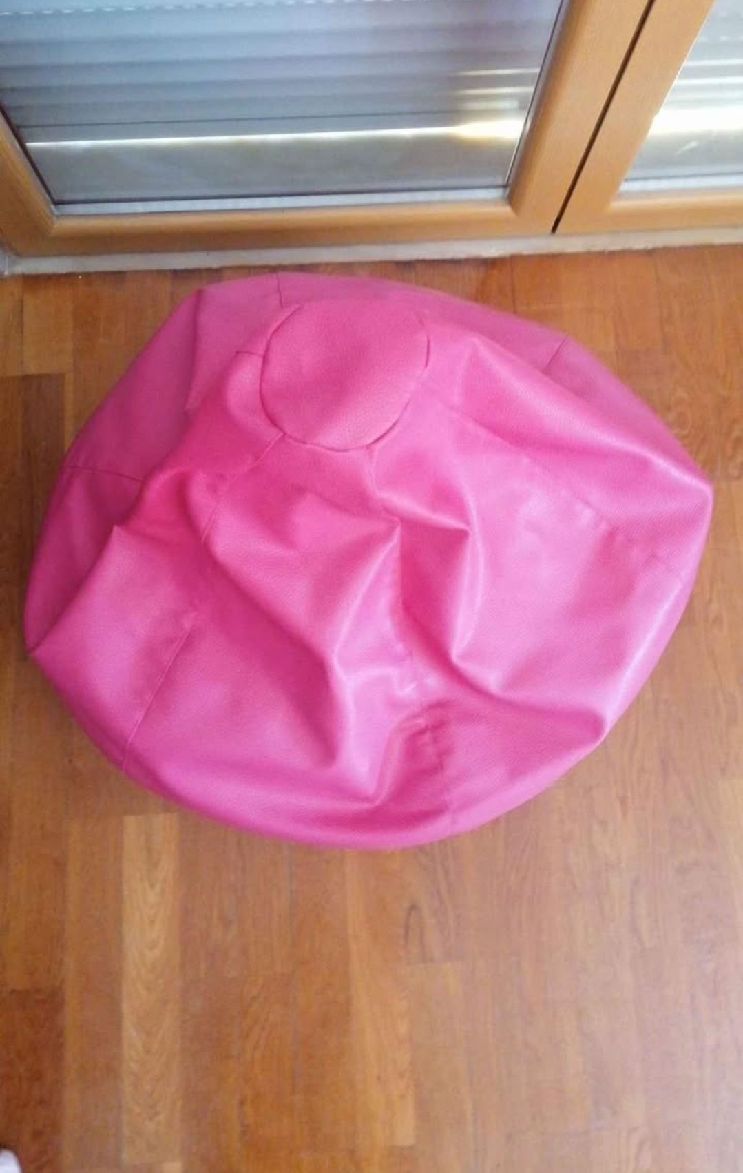 Puff pêra rosa em pele