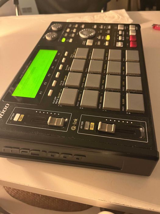 Vendo MPC 1000  JJ OS VER 3.16 /// troco por octatrack MK1