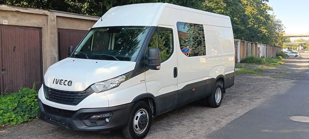 Iveco Daily 35 brygadówka 7 osobowa  IVECO Daily 7 osobowy