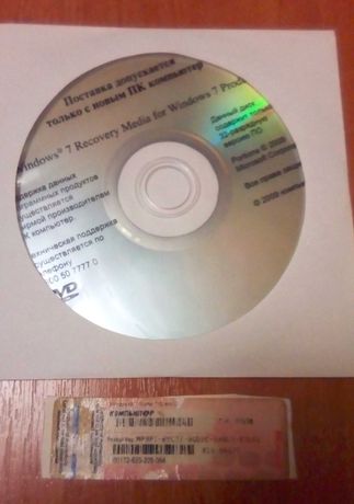 Лицензионный диск с наклейкой Windows 7