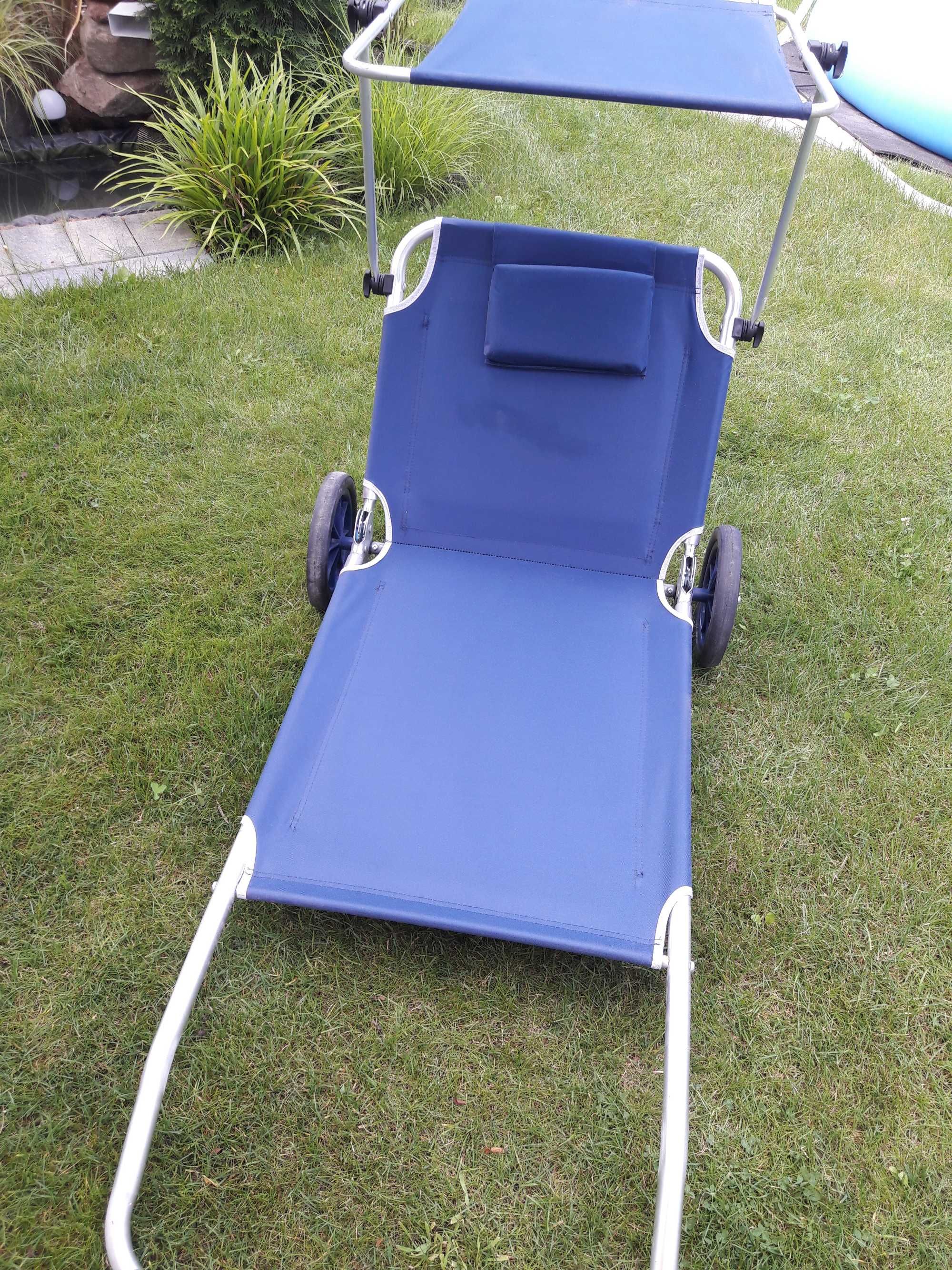 Plazowy wózek niebieski