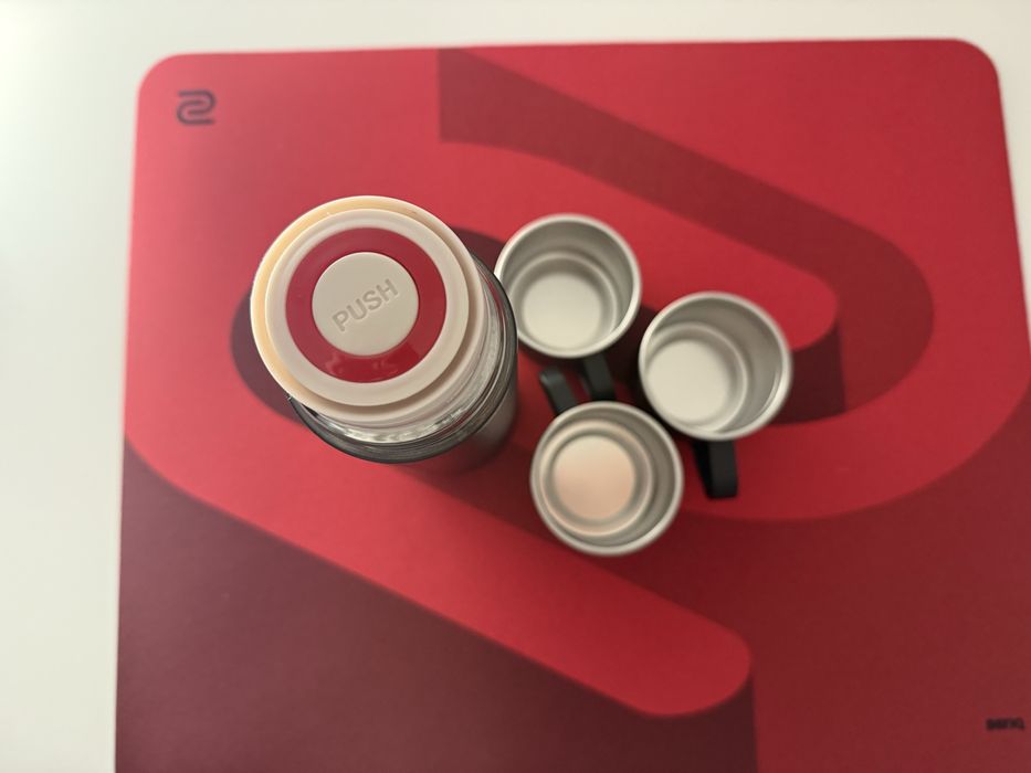 Zestaw termos + 3 kubki