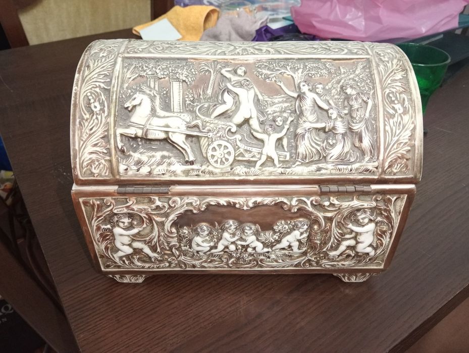 Antiguidades - caixa de loiça italiana