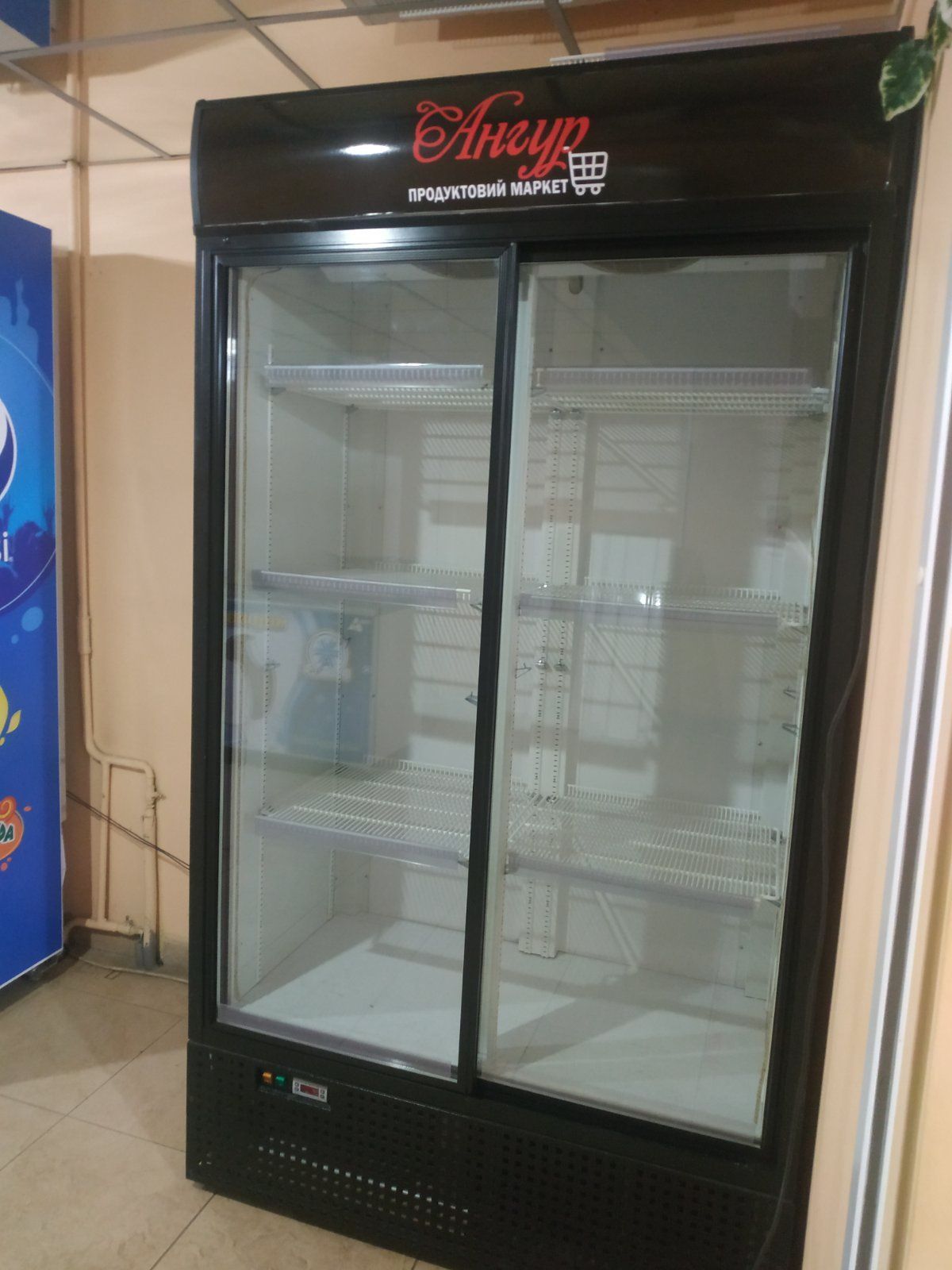 Холодильник для магазину
