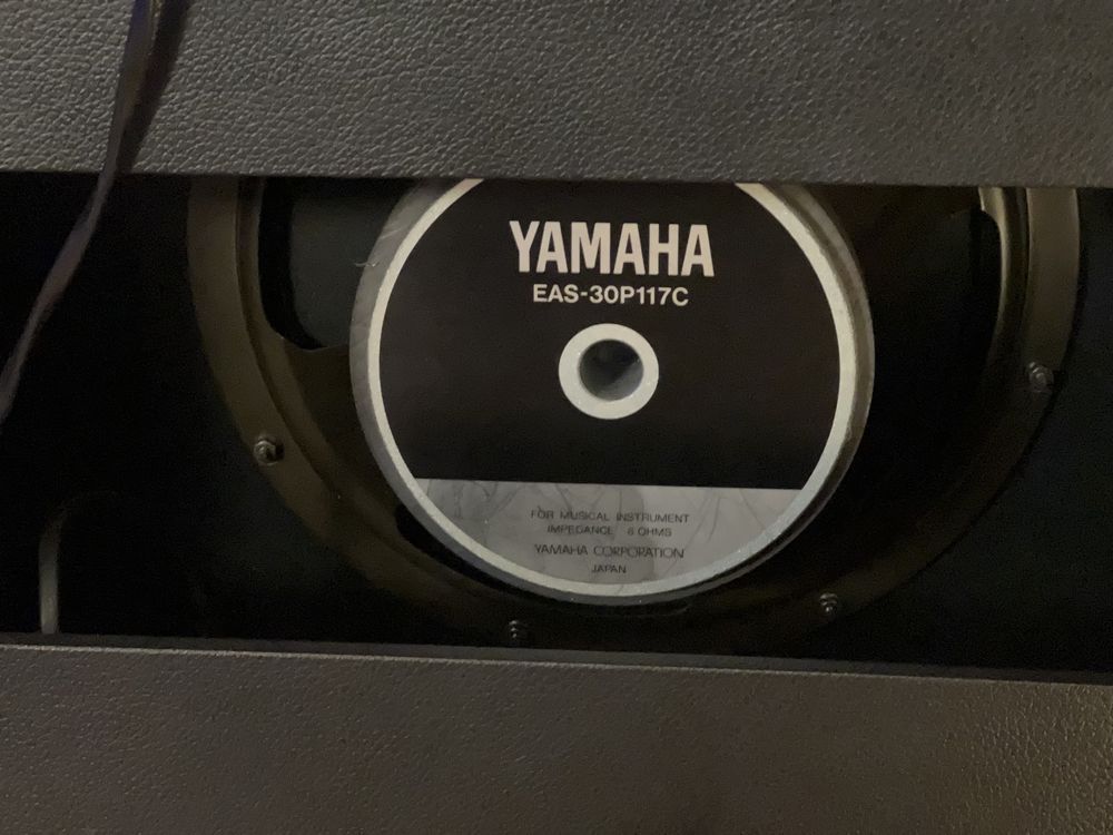 Продам гітарний комбопідсилювач Yamaha VR5000