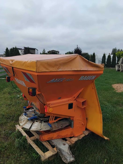 Piaskarka solarka posypywarka Rauch AXEO 18.1 | Zimowe utrzymanie