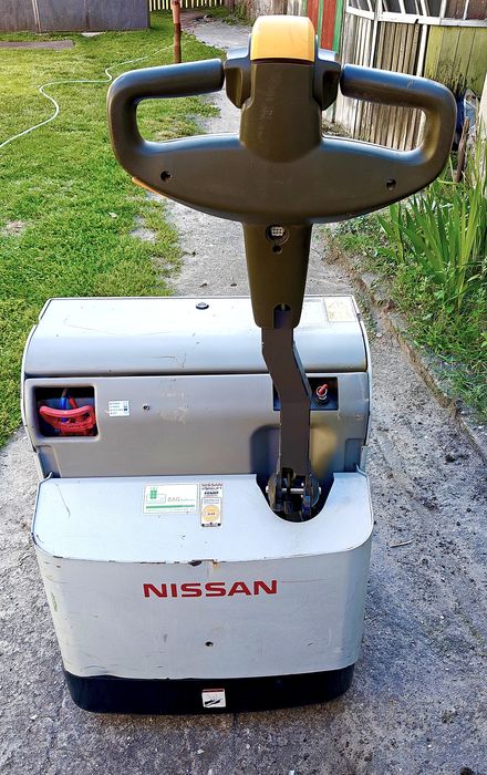Paleciak elektryczny Nissan PLL180