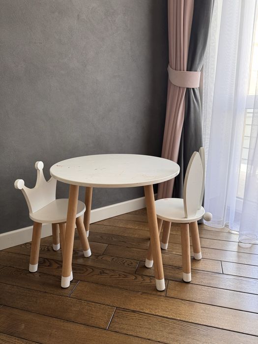 Дитячі меблі трюмо столик два крісла