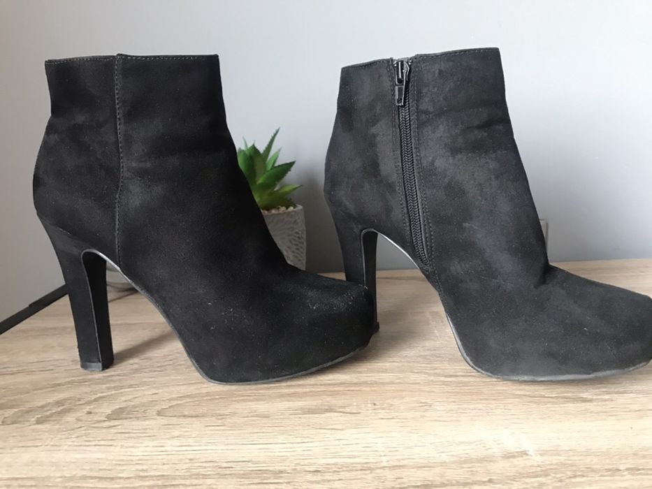 Sprzedam czarne zamszowe botki MOHITO r. 36