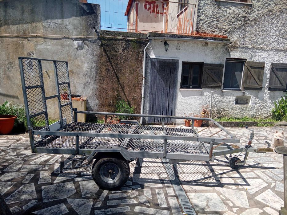 reboque, ideal para transportar motocicletas quatro