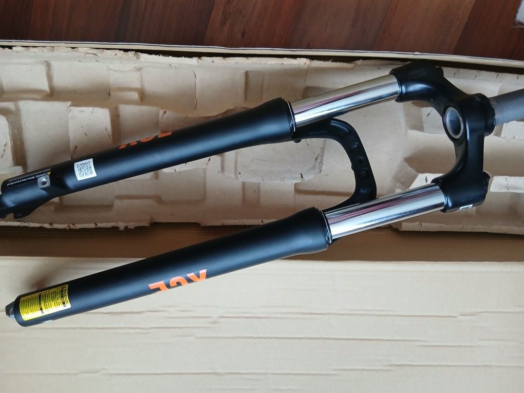 Продам велосипедну вилку SUNTOUR SF18-XCE-DS29TS (нова)