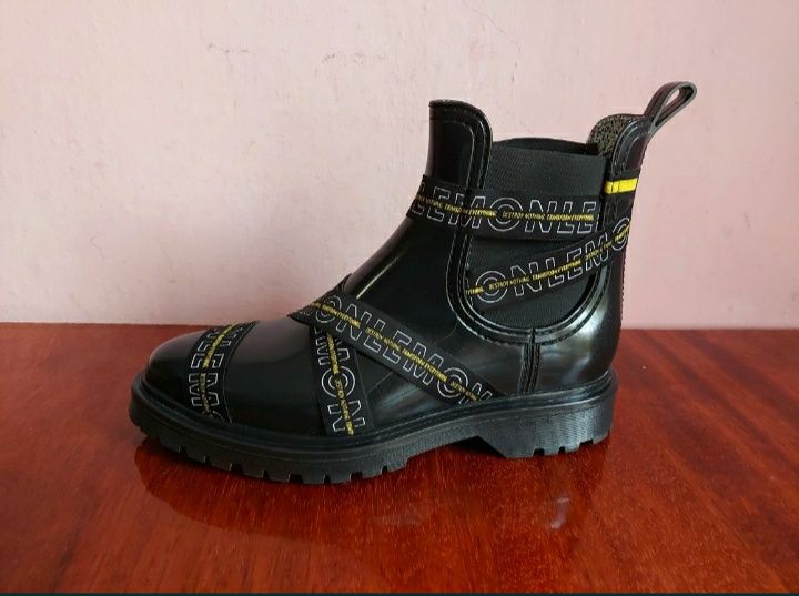 Черевики челсі фірми dr.martens lemon jelly оригінал

Сезо