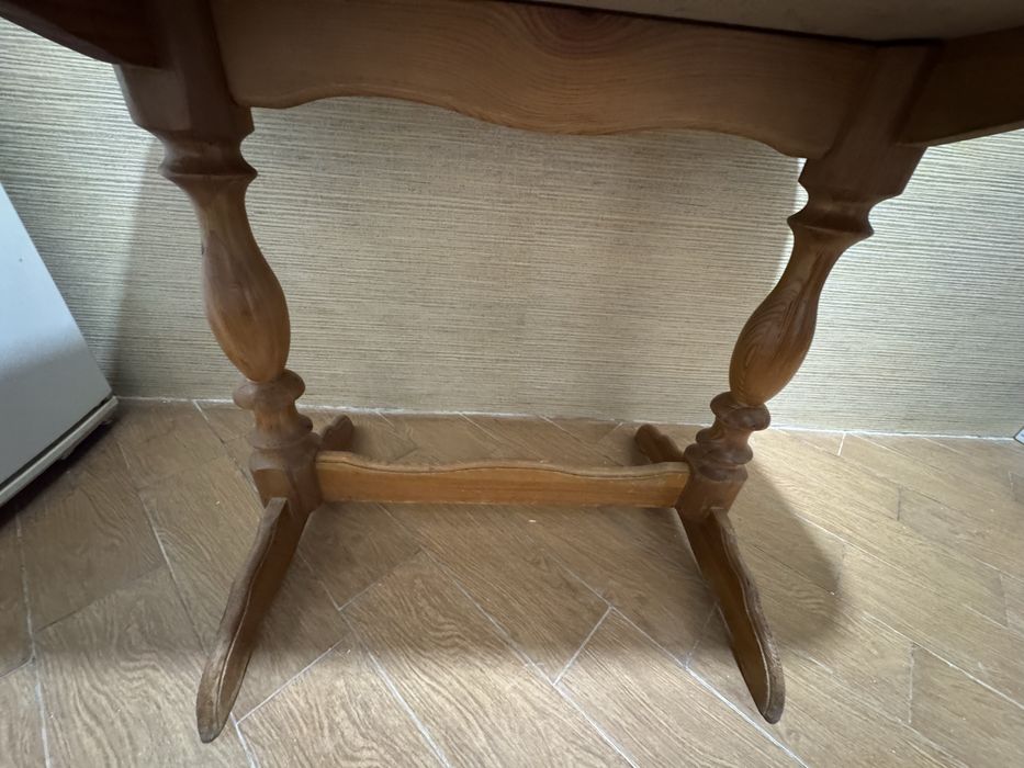 Продам деревʼяний кухонний стіл