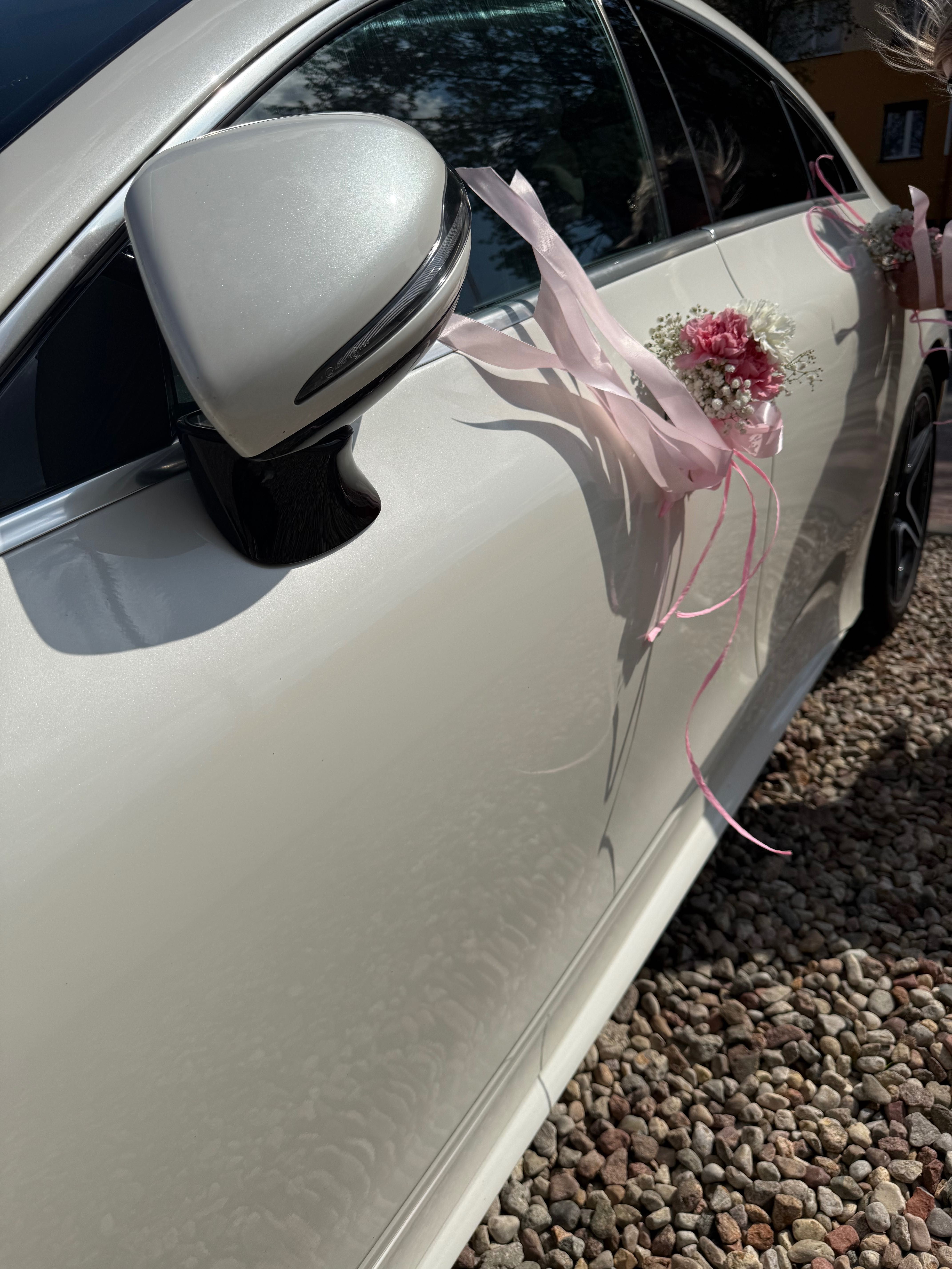 Wynajem auta do ślubu – biały Mercedes CLS