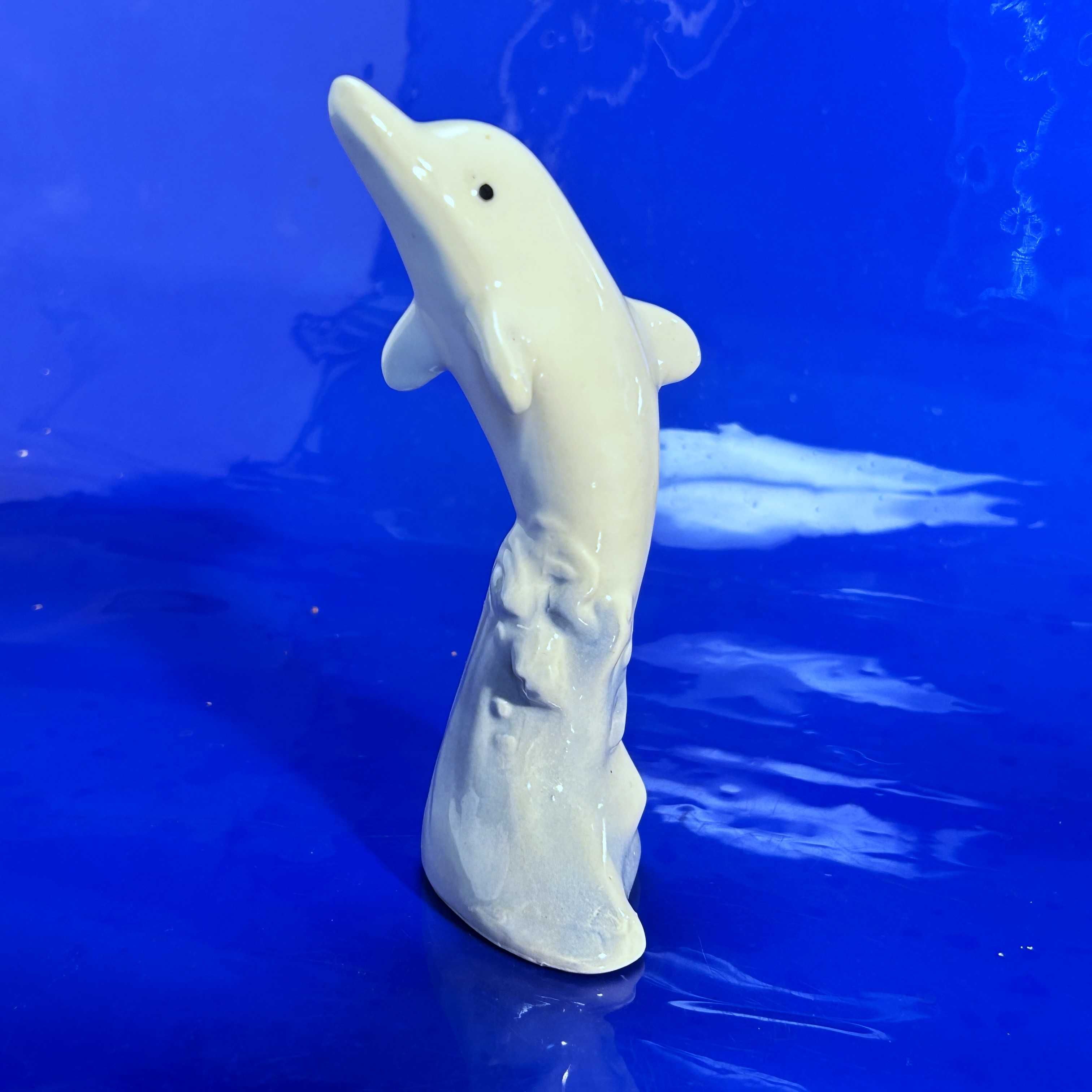 Figurka delfin. Porcelana, szkliwiona zdobiona, kolekcjonerska