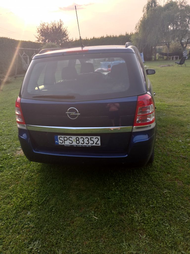 Opel Zafira dwa.